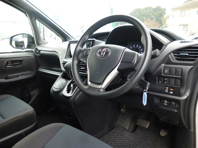 ワゴン車 1BOX レンタカー 8人乗り VOXY(2448)