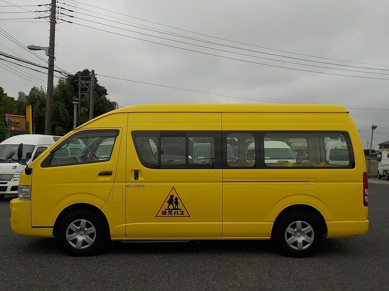 幼稚園バス・幼児バス レンタカー 中型 ハイエース(330)