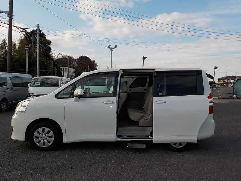 福祉車両 レンタカー 車椅子スロープ ミニバン ノア(7857)