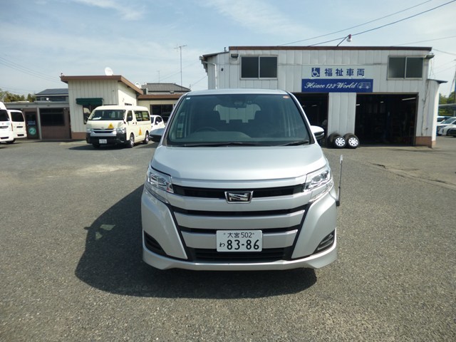 ワゴン車 1BOX レンタカー 8人乗り ノア