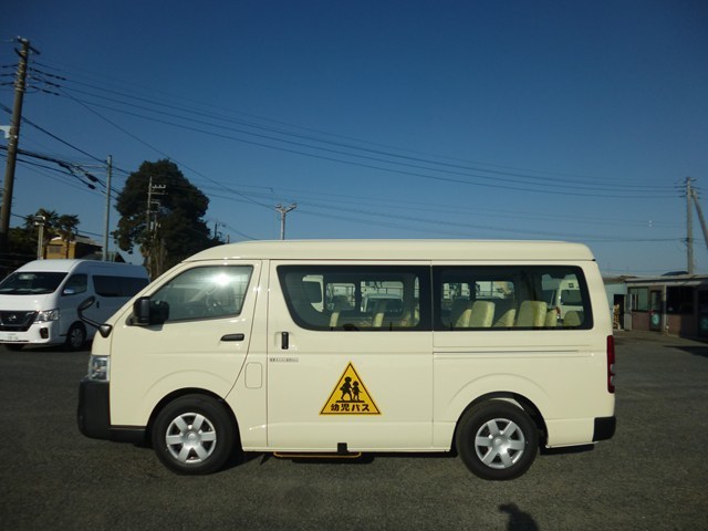 幼稚園バス・幼児バス レンタカー 中型 ハイエース(625)