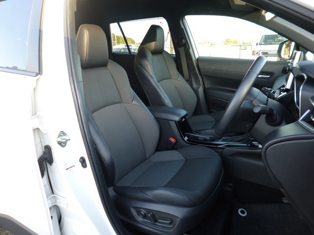 SUV車　レンタカー 5人乗り ハリアー(4998)