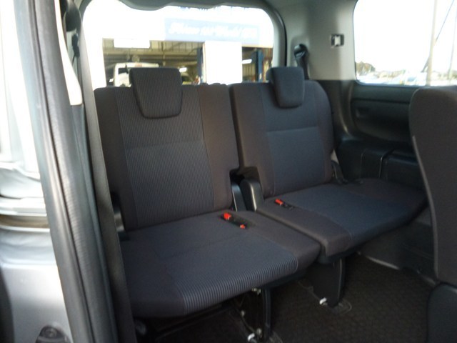 ワゴン車 1BOX レンタカー 8人乗り VOXY(2448)