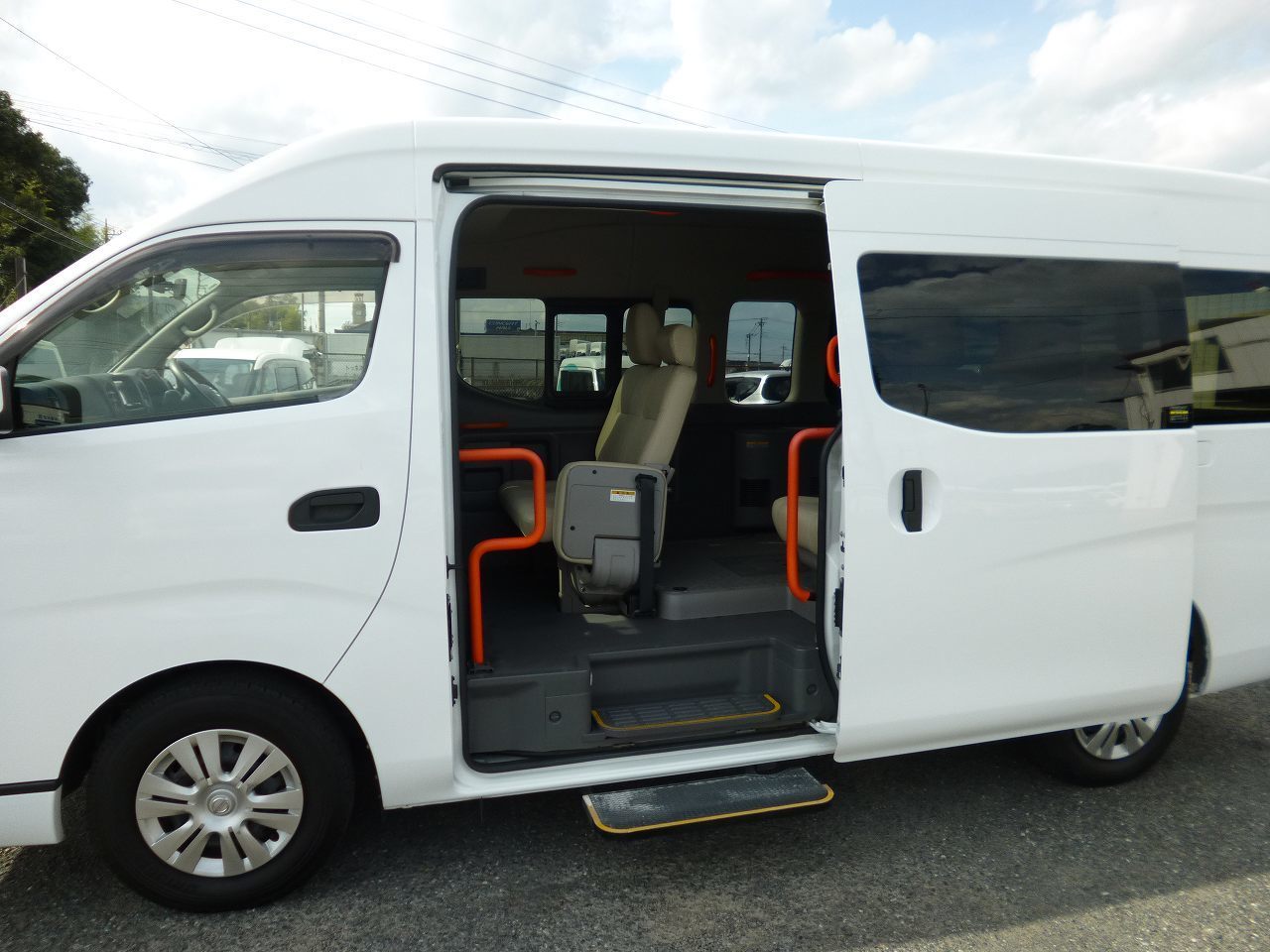 福祉車両　レンタカー　車椅子　リフト　キャラバン(1148)