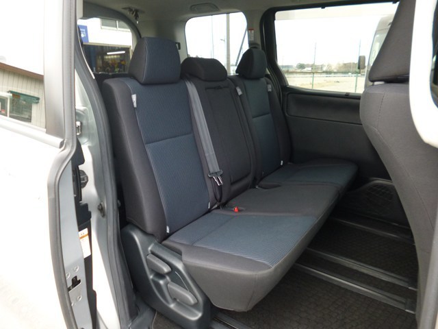 ワゴン車 1BOX レンタカー 8人乗り VOXY(2448)