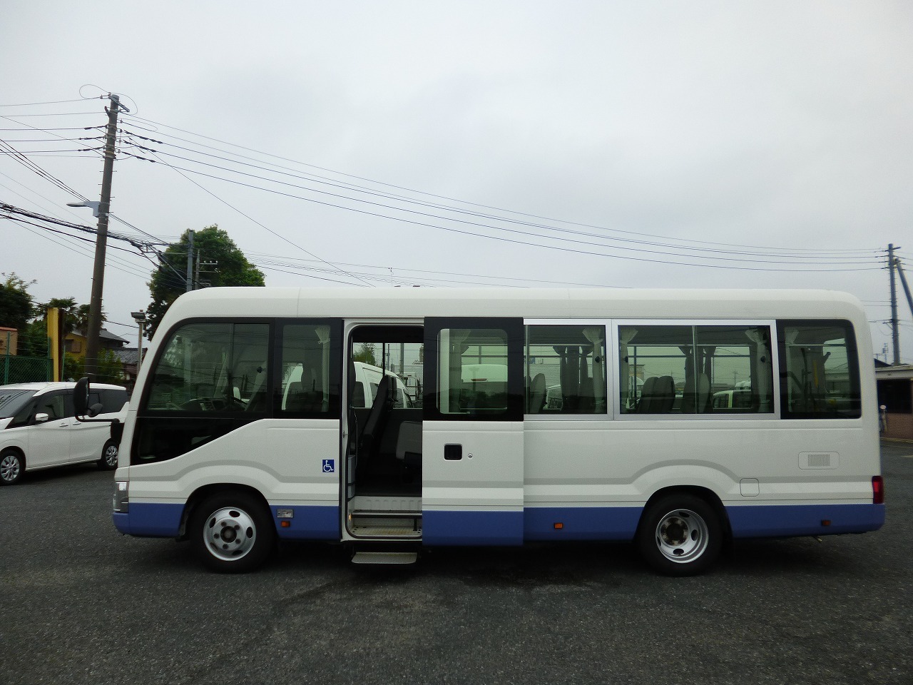 福祉車両　レンタカー　車椅子　リフト　キャラバン(1148)