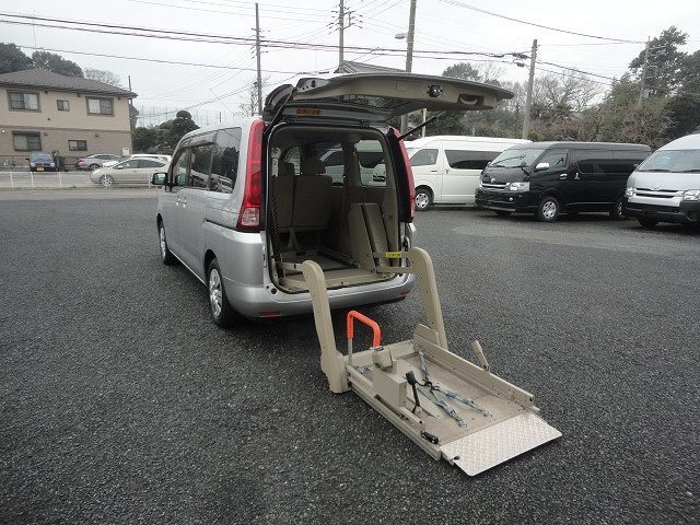 福祉車両　レンタカー　車椅子　リフト　セレナ(1047)