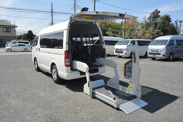 福祉車両　レンタカー　車椅子　リフト　ハイエース(1147)