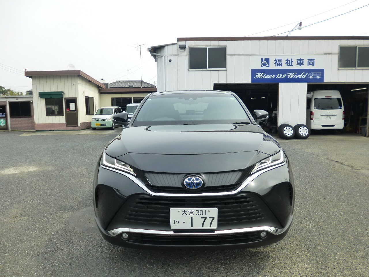 SUV車　レンタカー 5人乗り ハリアー(4998)