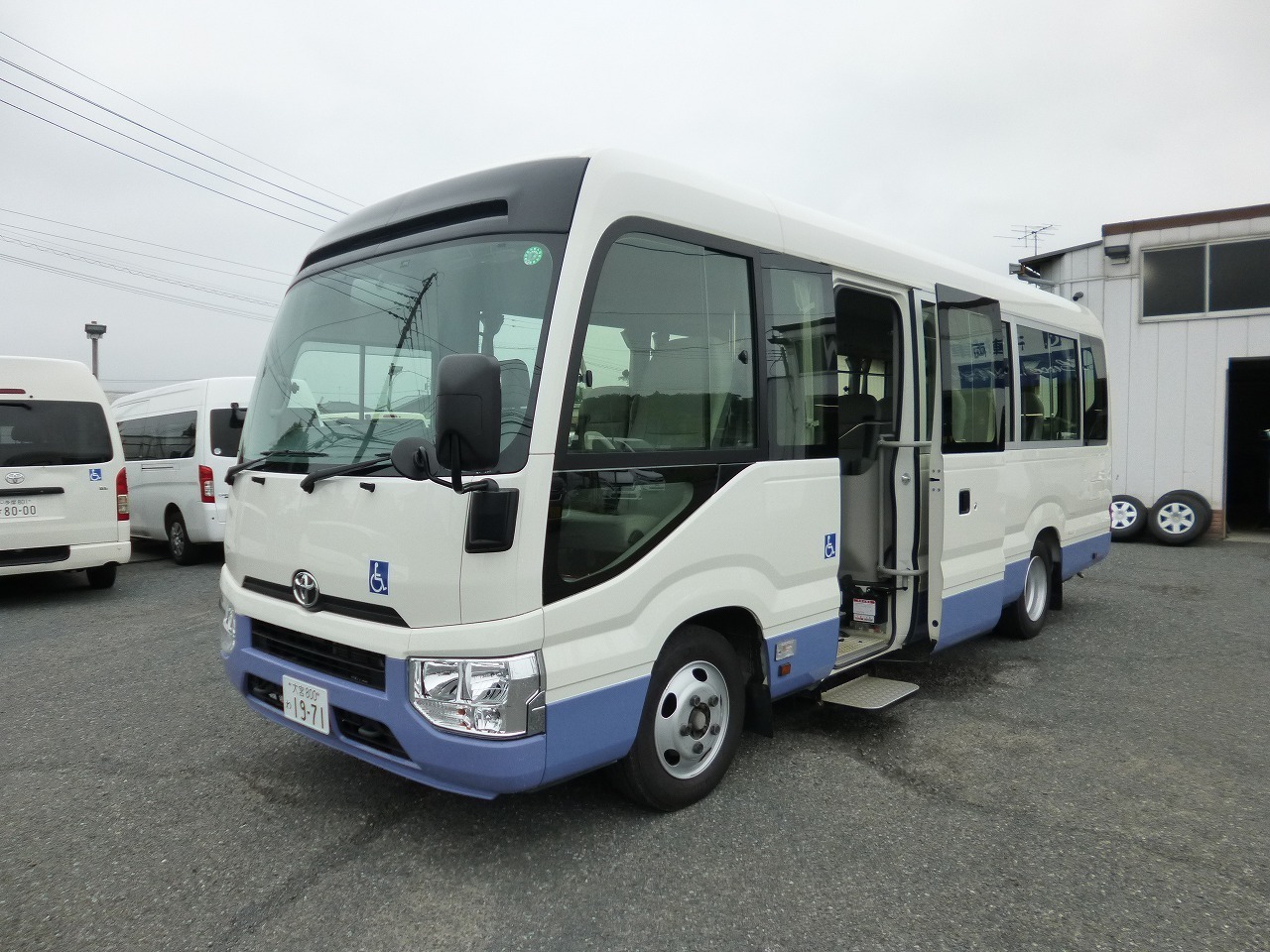 福祉車両　レンタカー　車椅子　リフト　キャラバン(1148)