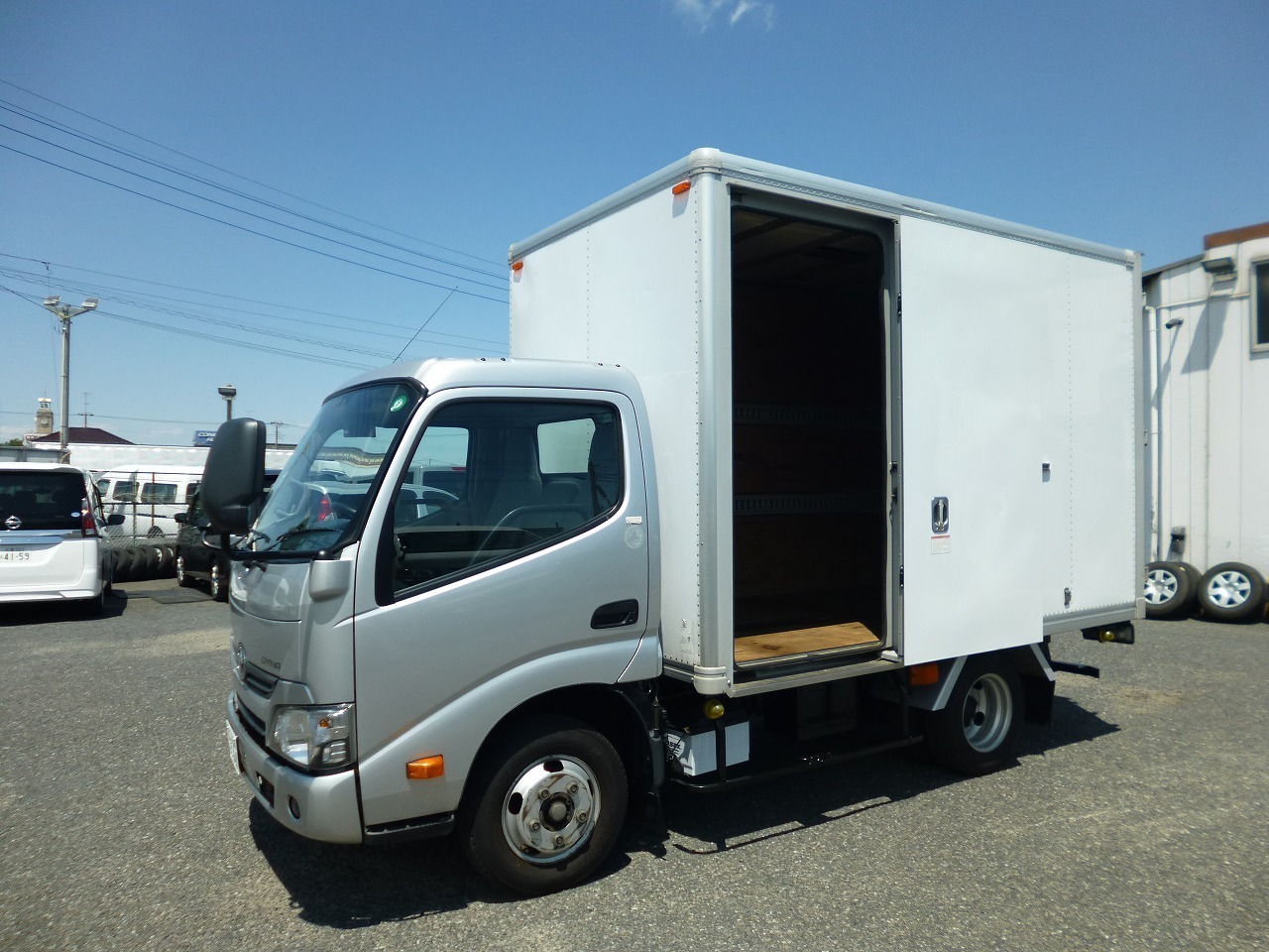 トラック レンタカー ダイナ　2トン(4760)