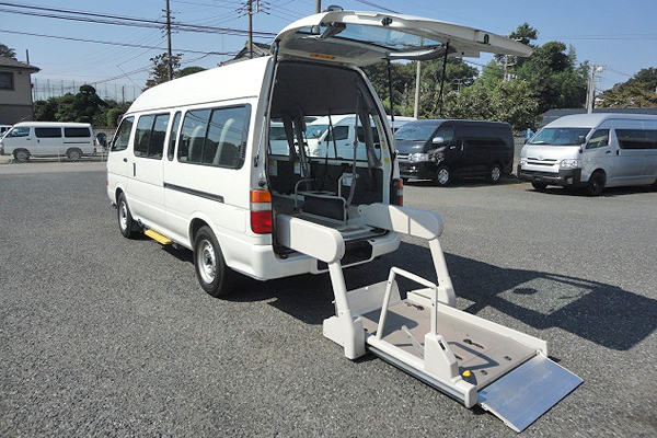 福祉車両　レンタカー　車椅子　リフト　ハイエース(1009)