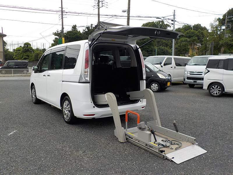 福祉車両　レンタカー　車椅子　リフト　セレナ(1039)