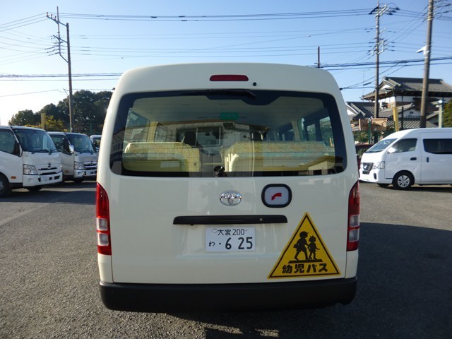 幼稚園バス・幼児バス レンタカー 中型 ハイエース(625)