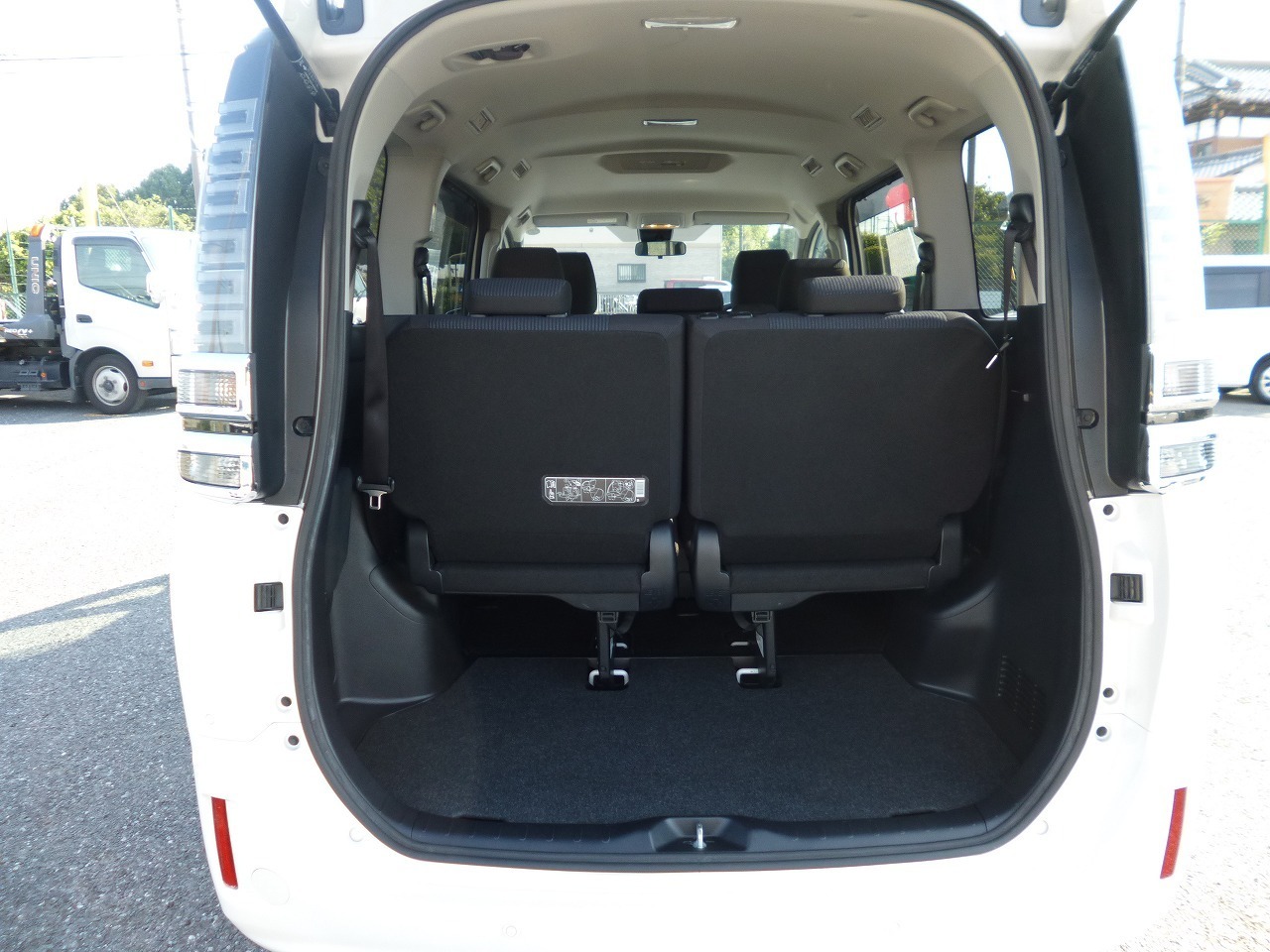 ワゴン車 1BOX レンタカー 8人乗り VOXY(2448)