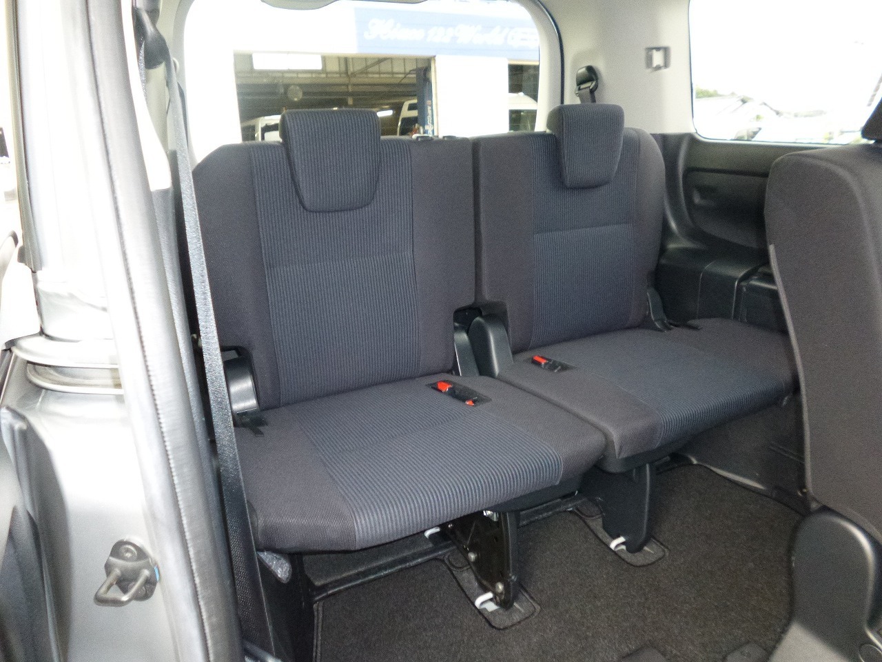 ワゴン車 1BOX レンタカー 8人乗り VOXY(2448)