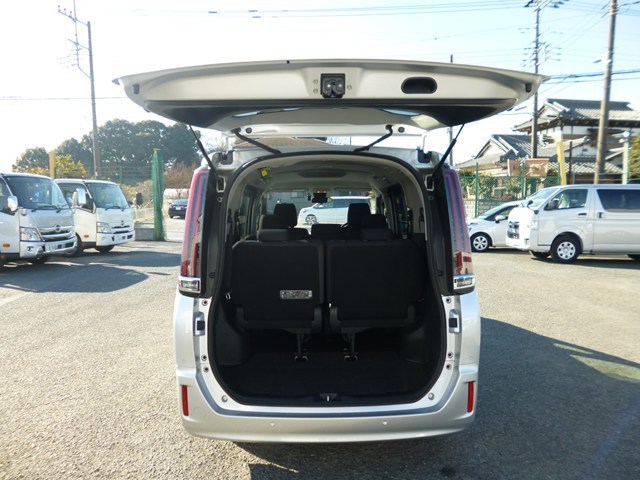 ワゴン車 1BOX レンタカー 8人乗り VOXY(2448)