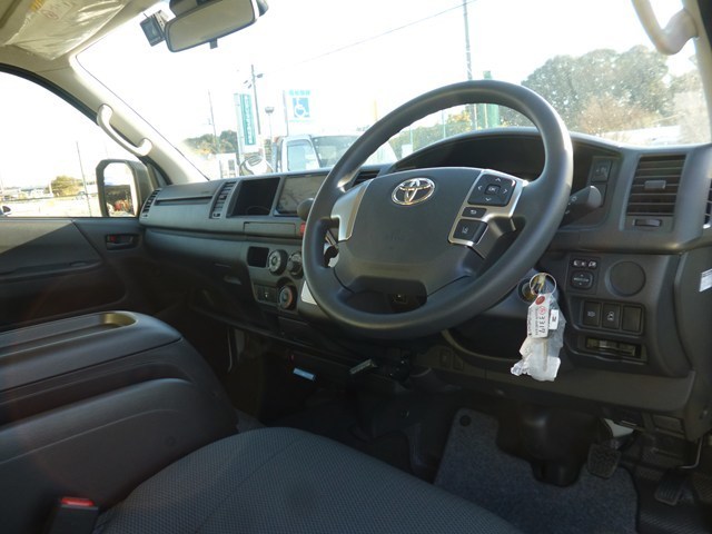 幼稚園バス・幼児バス レンタカー 中型 ハイエース(626)