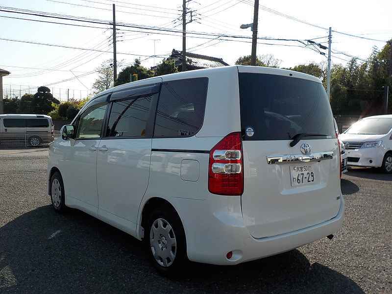 福祉車両 レンタカー 助手席リフトアップ 回転昇降シート ノア(6729)