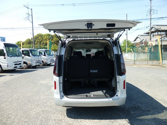 ワゴン車 1BOX レンタカー 8人乗り セレナ(8495)