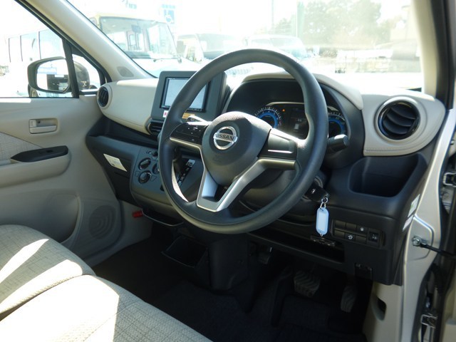 軽自動車 レンタカー デイズ(8297)