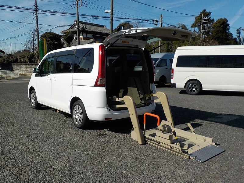 福祉車両　レンタカー　車椅子　リフト　セレナ(1237)