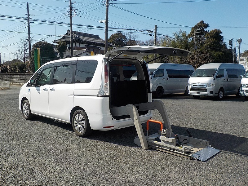 福祉車両　レンタカー　車椅子　リフト　セレナ(1229)