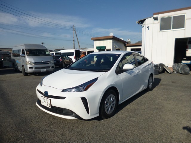 プリウス レンタカー ハイブリッド 4ドアセダン(723)