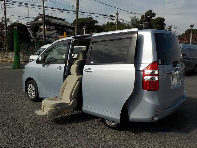 福祉車両 レンタカー 助手席リフトアップ 回転昇降シート ノア(4889)