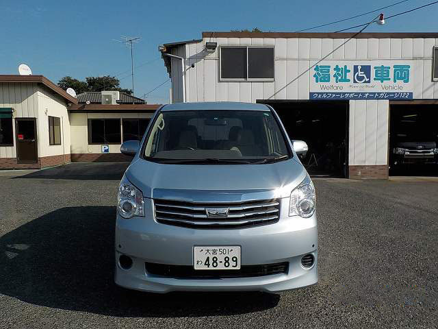 福祉車両 レンタカー 助手席リフトアップ 回転昇降シート ノア(4889)