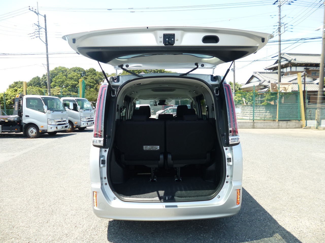 ワゴン車 1BOX レンタカー 8人乗り VOXY(2448)