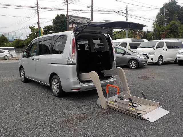 福祉車両　レンタカー　車椅子　リフト　セレナ(1039)