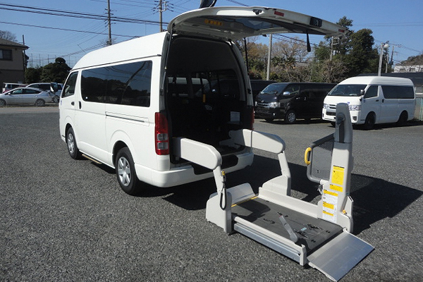 福祉車両　レンタカー　車椅子　リフト　ハイエース(745)