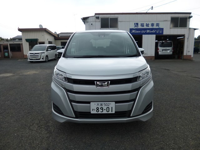 ワゴン車 1BOX レンタカー 8人乗り ノア