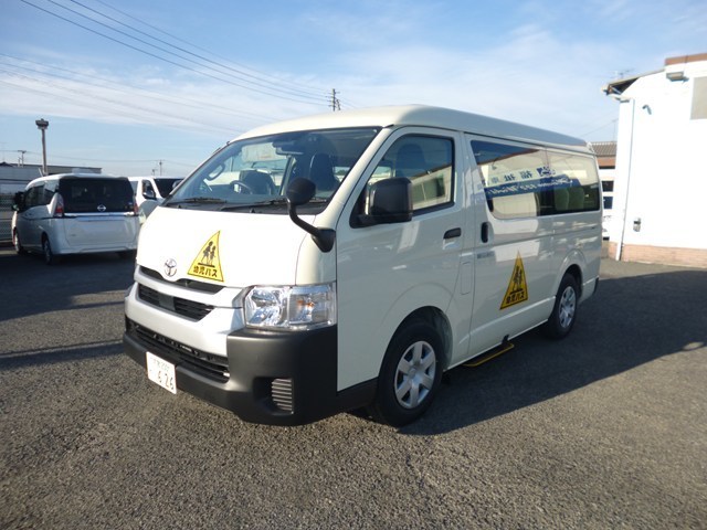 幼稚園バス・幼児バス レンタカー 中型 ハイエース(626)