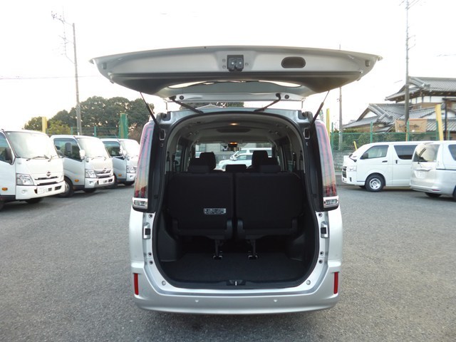 ワゴン車 1BOX レンタカー 8人乗り VOXY(2448)