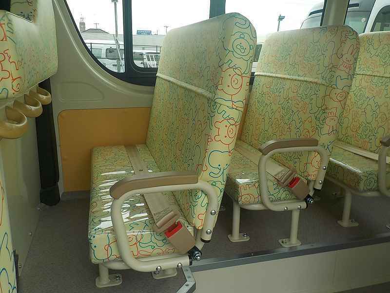 幼稚園バス・幼児バス レンタカー 中型 ハイエース(288)
