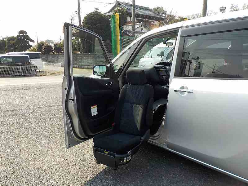 福祉車両　レンタカー　車椅子　リフト　セレナ(1372)