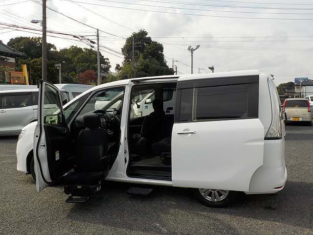 福祉車両 レンタカー 助手席リフトアップ 回転昇降シート ノア(6729)