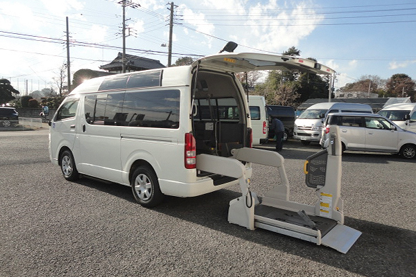 福祉車両　レンタカー　車椅子　リフト　ハイエース(1035)