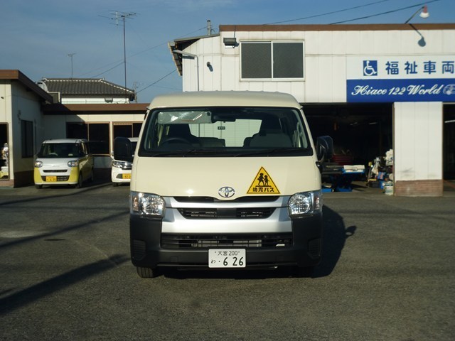 幼稚園バス・幼児バス レンタカー 中型 ハイエース(626)