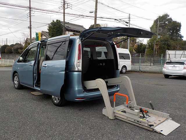 福祉車両　レンタカー　車椅子　リフト　セレナ(1039)