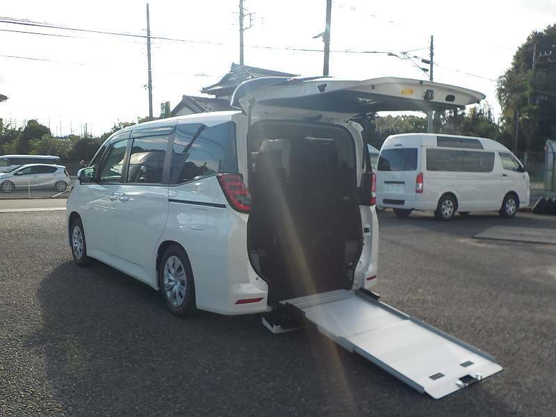福祉車両 レンタカー 車椅子スロープ ミニバン VOXY(1347)