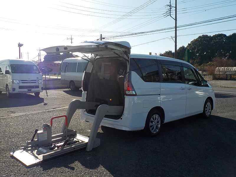 福祉車両　レンタカー　車椅子　リフト　セレナ(1039)