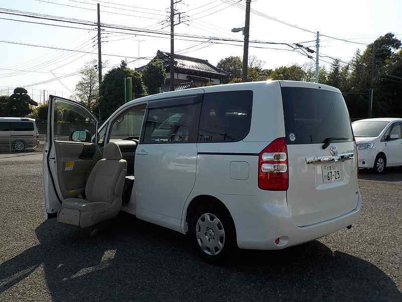 福祉車両 レンタカー 助手席リフトアップ 回転昇降シート ノア(6729)