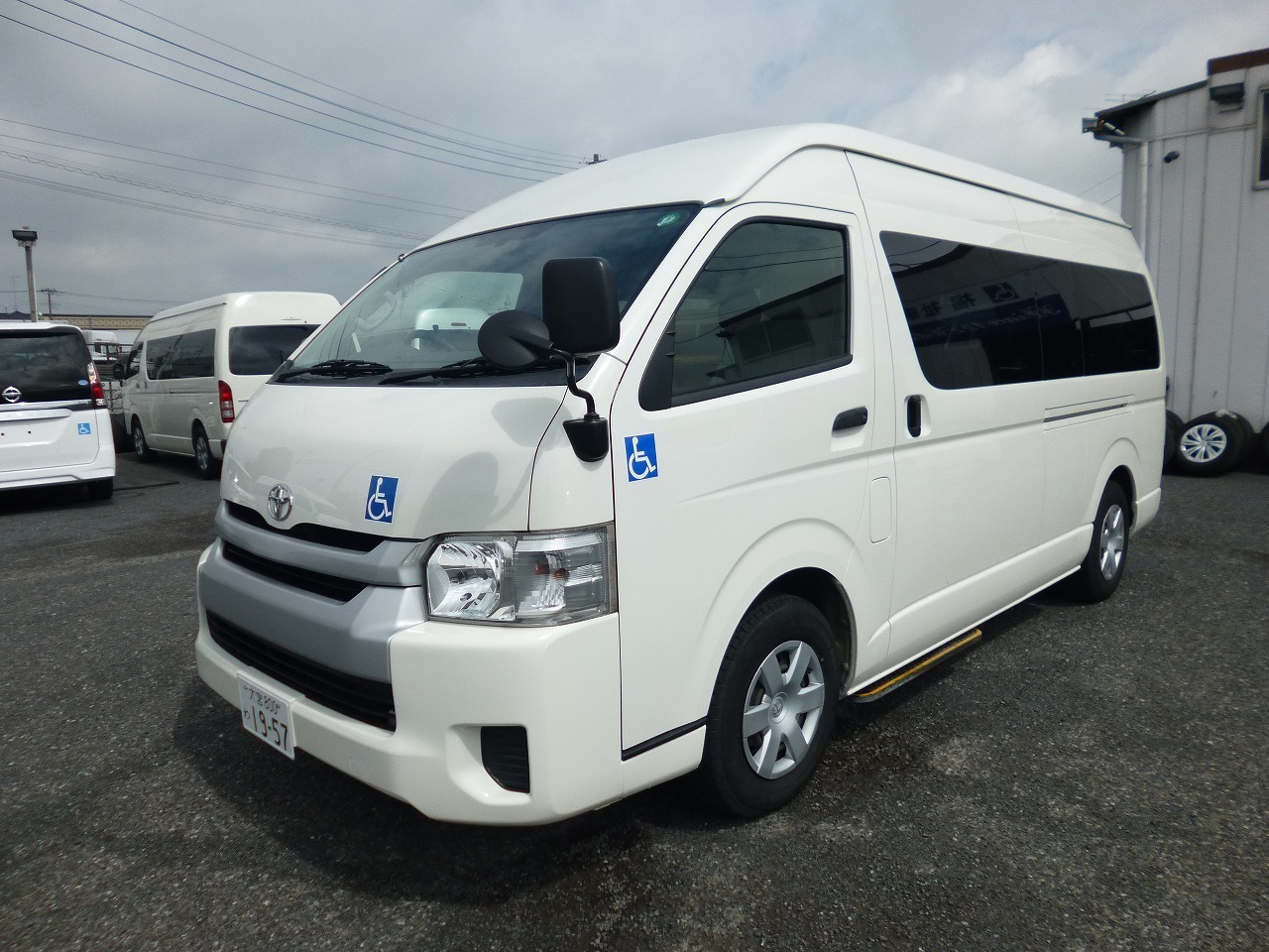福祉車両　レンタカー　車椅子　リフト　ハイエース(1159)