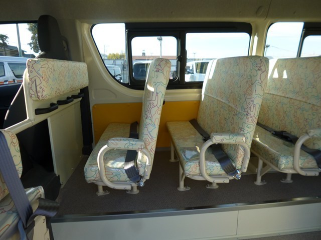 幼稚園バス・幼児バス レンタカー 中型 ハイエース(626)