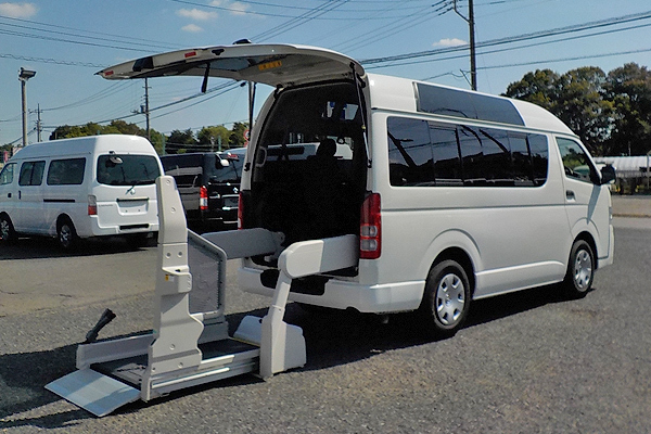 福祉車両　レンタカー　車椅子　リフト　ハイエース(1386)