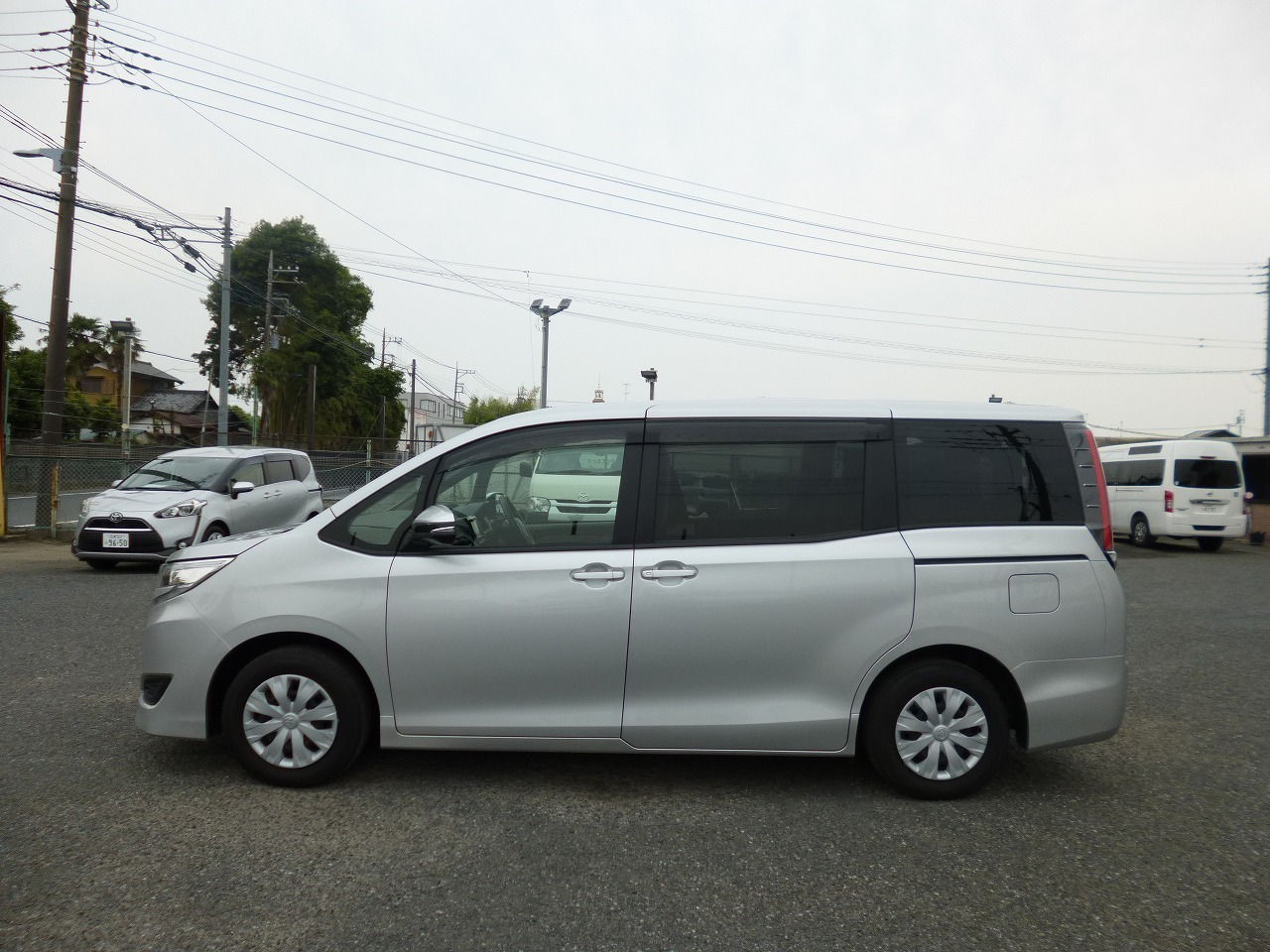 ワゴン車 1BOX レンタカー 8人乗り VOXY(2448)