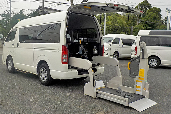 福祉車両　レンタカー　車椅子　リフト　ハイエース(1401)